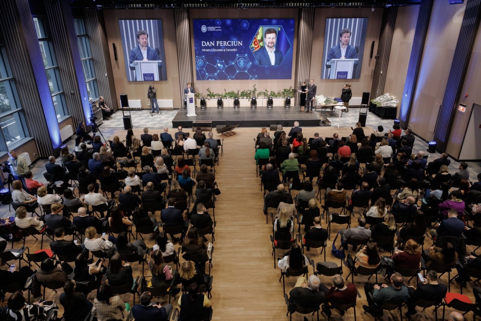 PHOTO// Scientific community of Moldova honored at Researchers' Gala 2025; Moldovan education minister says researchers' work has future at home