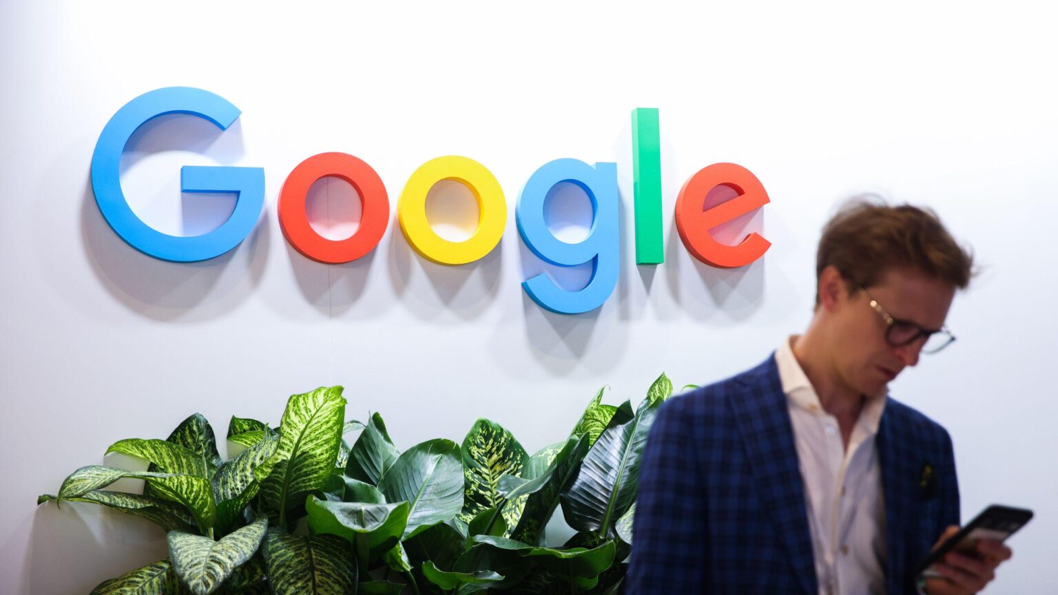 Google’s fine print may cost your Fourth Amendment rights — Pennsylvania Supreme Court allows authorities to access your search history without a warrant | The court says that accepting Google’s privacy policy waives privacy rights, allowing warrantless access to search.