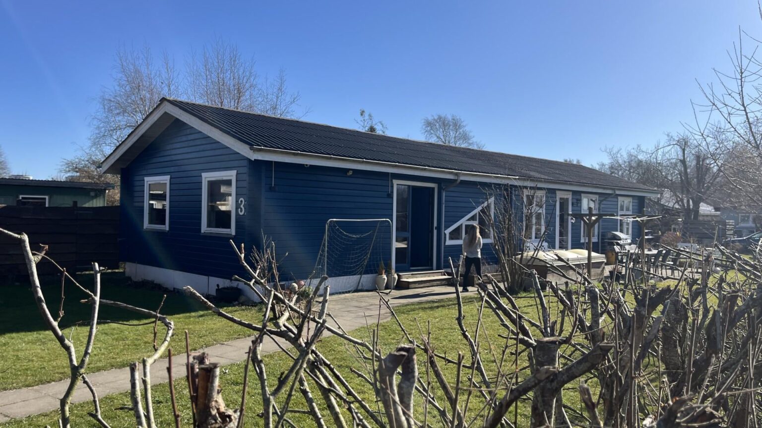 100 allotment garden owners lose big case - forced to remove parts of their houses [Vejle Kommune har vundet sagen mod Kolonisternes Haveforening, hvor der har været kolonihaver over den tilladte størrelse.]