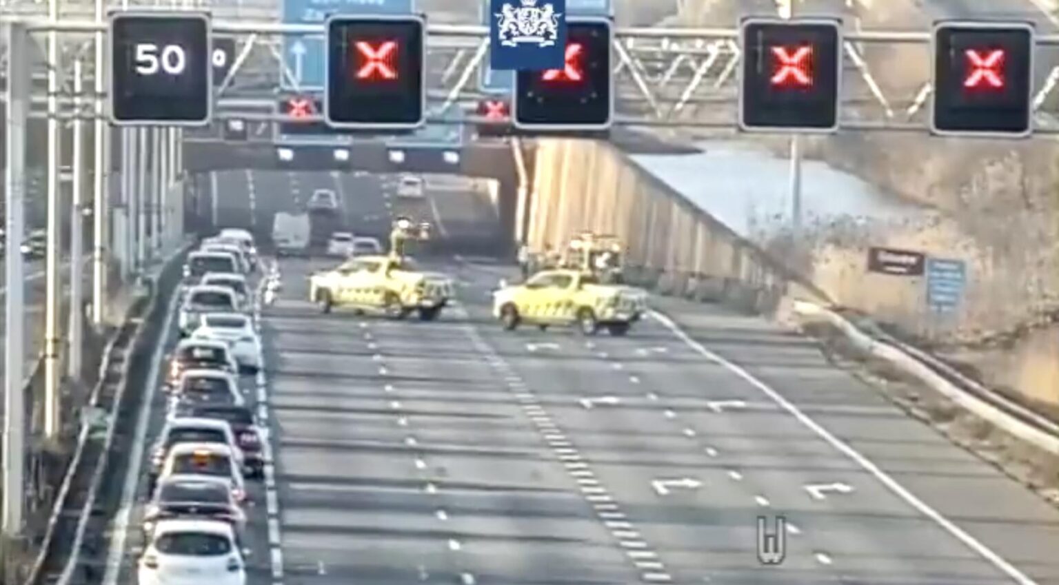 Icy conditions in tunnels causing road closures and lane reductions Icy conditions in tunnels causing road closures and lane reductions