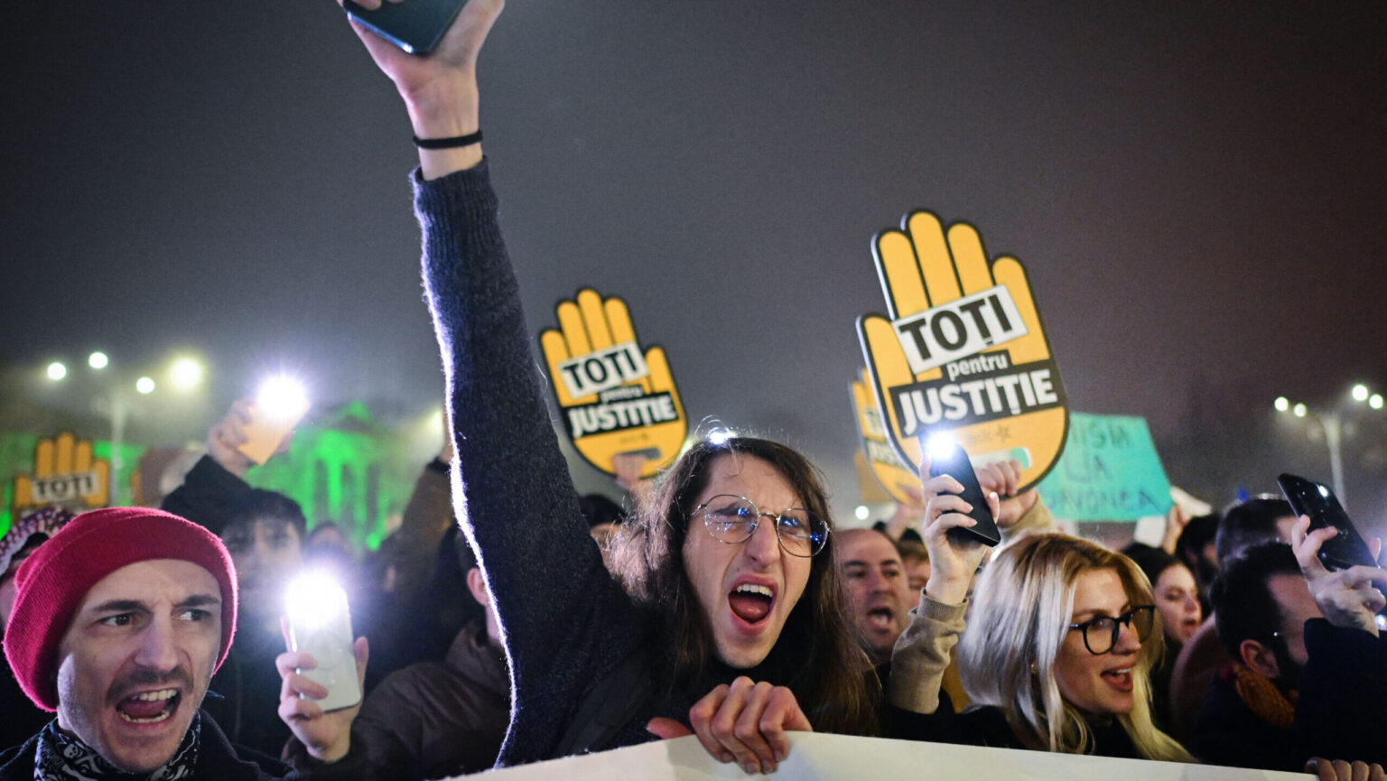 Thousands Protest in Romania Over Alleged Judicial Corruption ━ The European Conservative