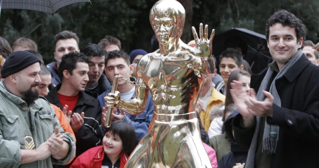 Stolen statue returns to Bosnia town