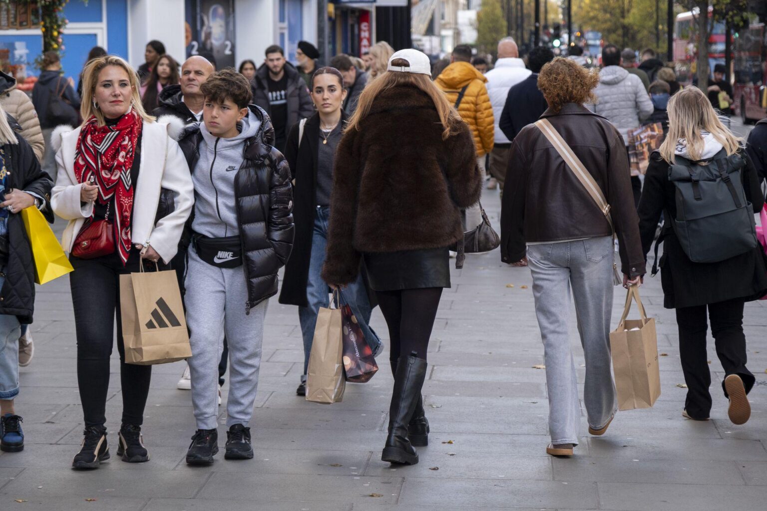 Poles "evacuate" from a sinking ship? More and more compatriots are leaving the Islands