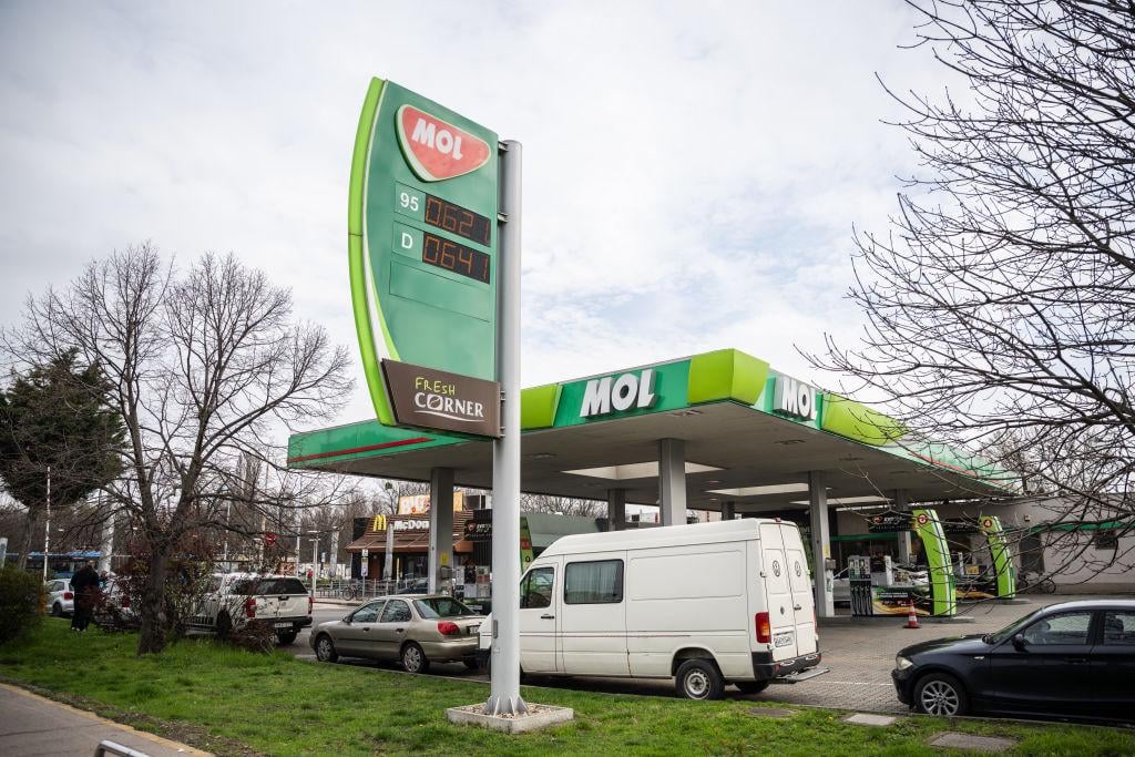 The European Commission threatens to sue Hungary because of MOL's arbitration against Croatia [članak na engleskom]