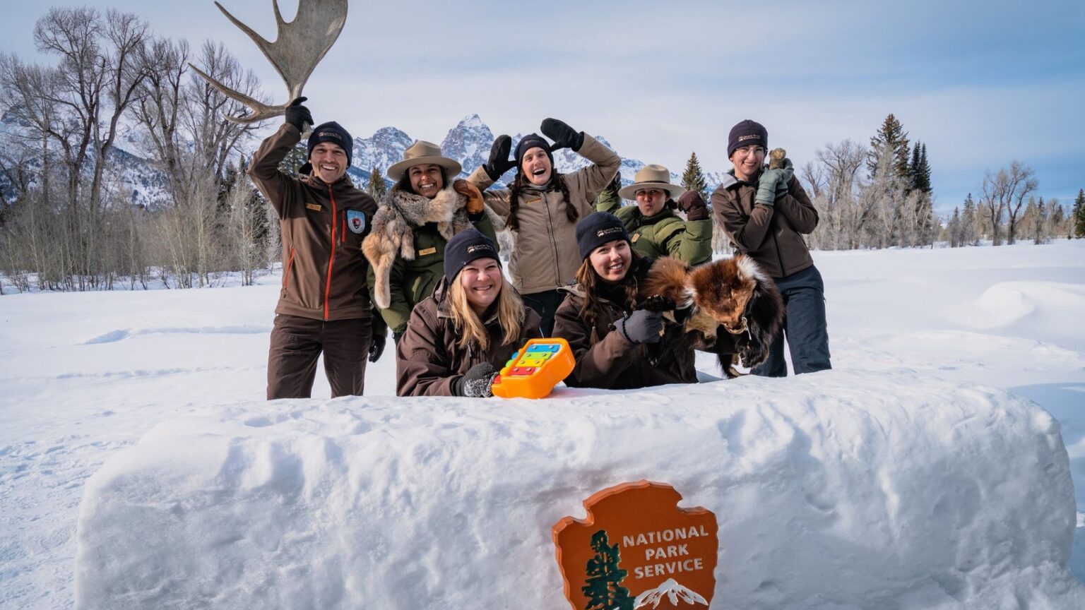 GTNP’s Snow Desk livestream returns with animal, science lessons GTNP's Snow Desk livestream returns with animal, science lessons