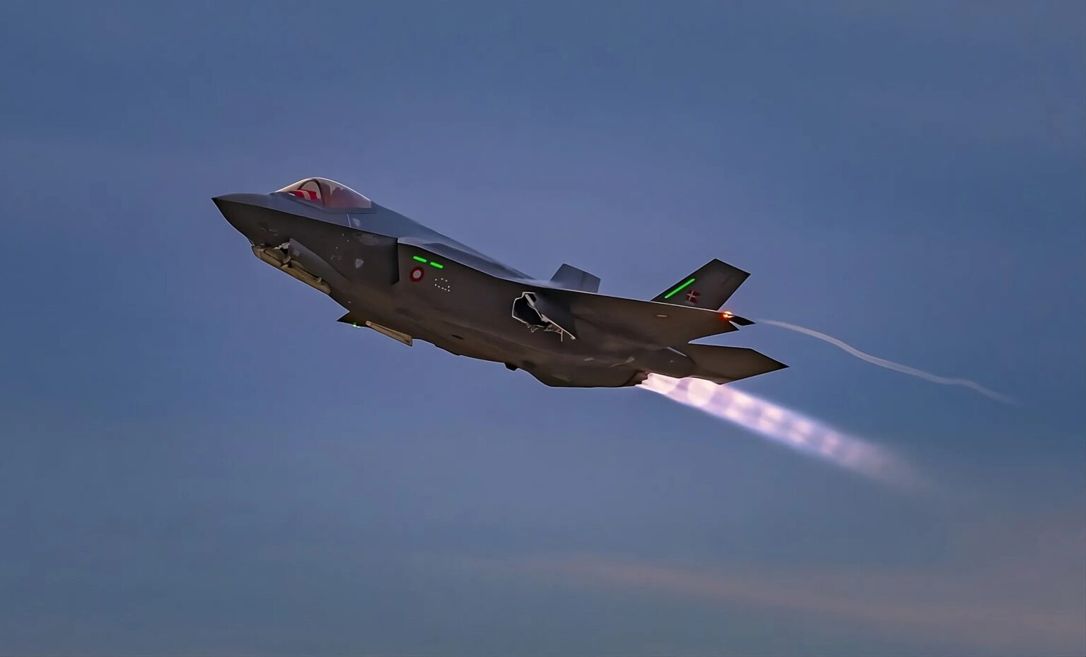For US$ 730 million, the U.S. authorizes the sale of more AIM-120C-8 missiles for Denmark’s F-35A fighters