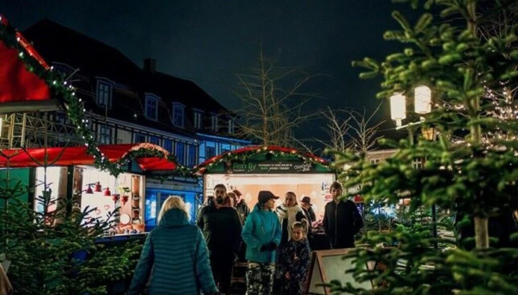 22,000 children receive Christmas help at the last minute – This year, Danish People’s Aid succeeded in helping all the families who applied and were approved to receive Christmas aid. The help thus reaches 21,635 adults and over 33,000 children. 22,000 children receive Christmas help at the last minute - This year, Danish People's Aid succeeded in helping all the families who applied and were approved to receive Christmas aid. The help thus reaches 21,635 adults and over 33,000 children.