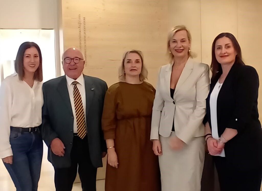 Greece Strengthens Cyprus Tourism Ties as 2025 Trips Near 800,000