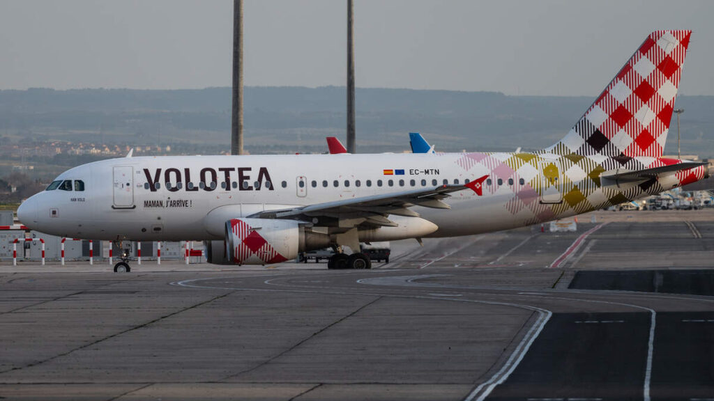 The Spanish low-cost airline Volotea operates the Luxembourg-Nice route, among others.