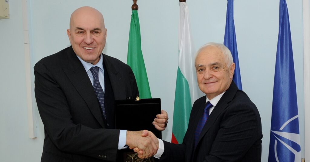Bulgarian and Italian defence ministers sign agreement on use of military facilities at Kabile – The Sofia Globe