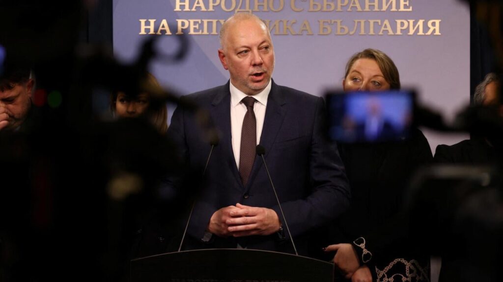 10 days ago I saw a post on r/Europe that citizens were protesting because of the corruption of their government and today the Bulgarian government resigned. In Greece, however, there is still no movement beyond the blocs. Do we ultimately deserve what is happening to us?