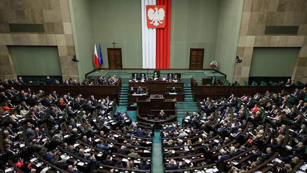 Dogs stay on chains. The Sejm did not reject the presidential veto