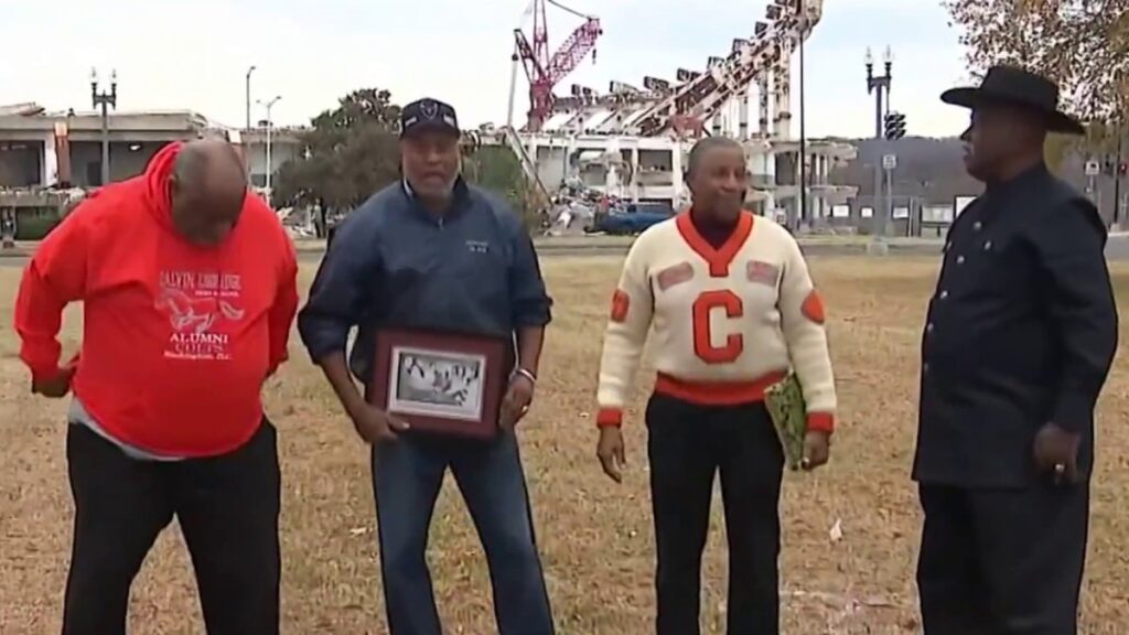 Alumni of 1969 Turkey Bowl Championship retell historic DC game – NBC4 Washington