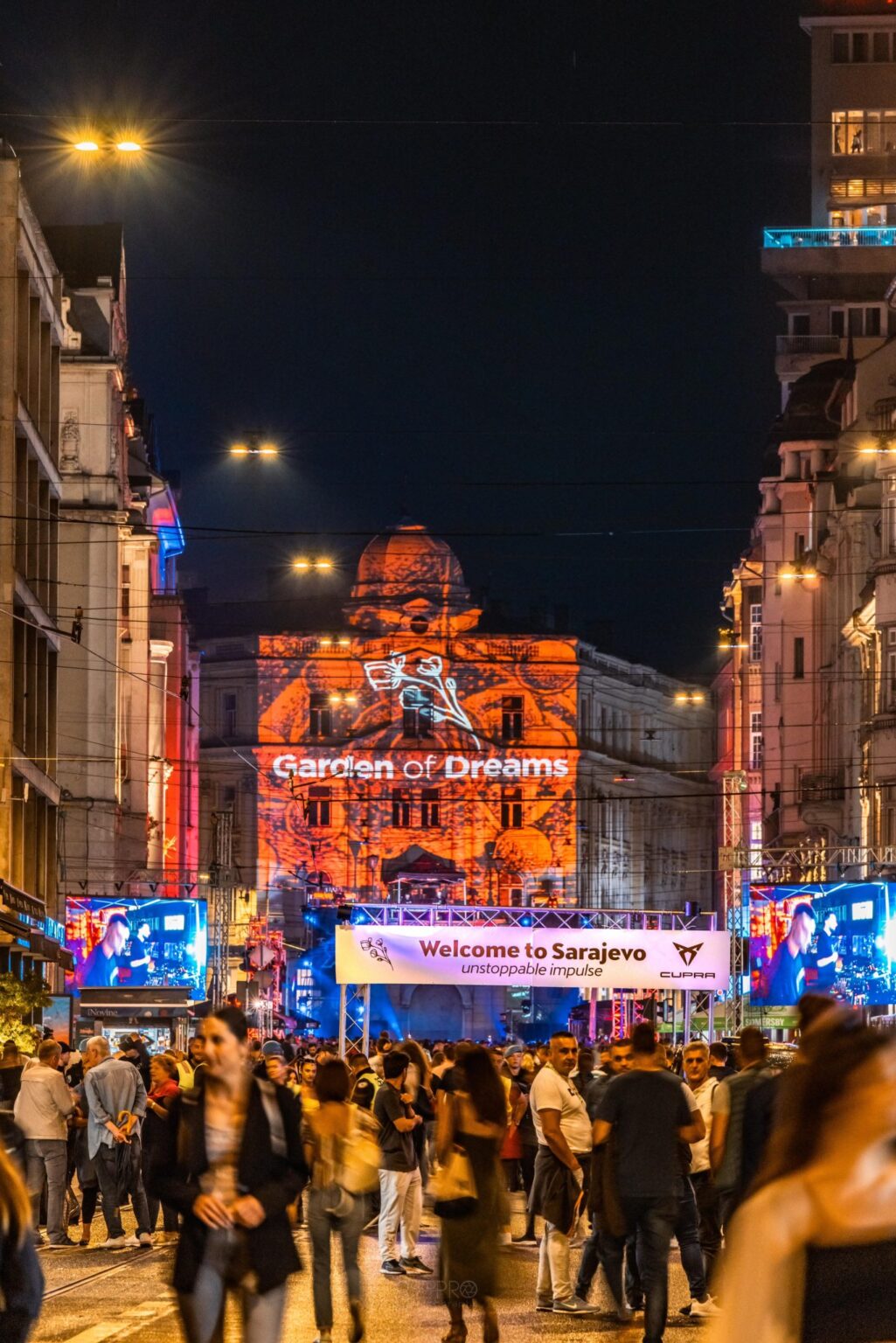 How many Inhabitants does Bosnia and Herzegovina have?