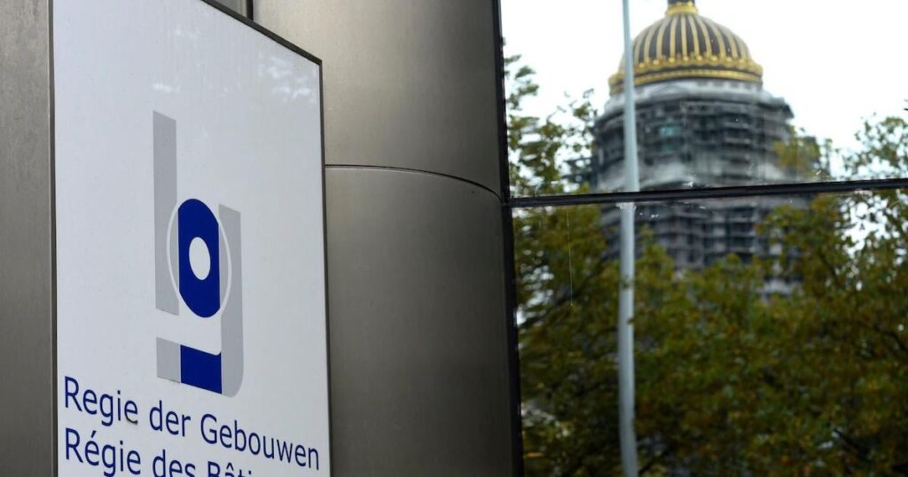 The federal government has vacant assets equivalent to 60 football fields