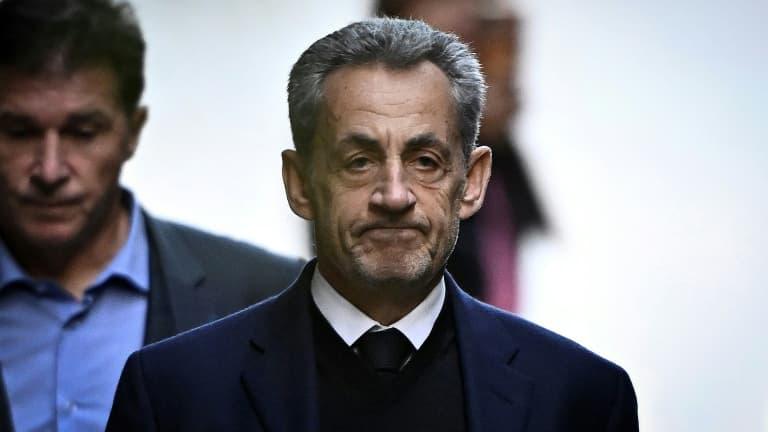Nicolas Sarkozy assures in his latest book that he told Marine Le Pen that he would not join a “republican front” against the RN