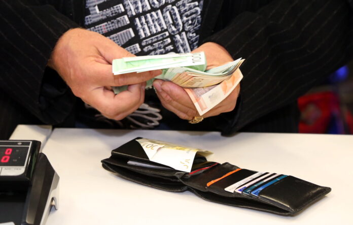 Why are wages rising in Latvia while the number of jobs is decreasing? CSP data explained