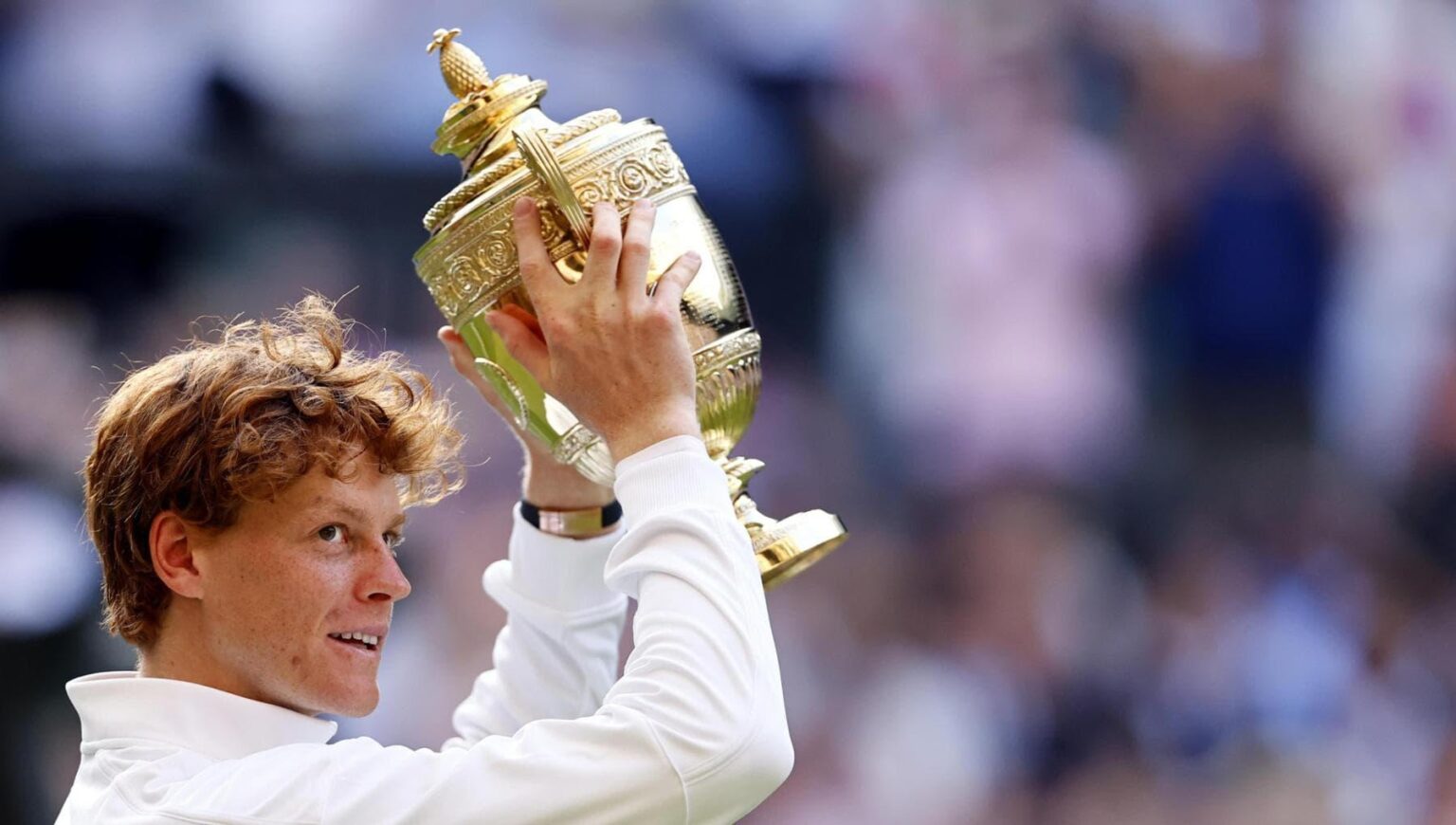 Tennis (one million and 85 thousand practitioners) is preparing to overtake football (one million and 121 thousand practitioners) in terms of number of practitioners: are we facing a cultural revolution?