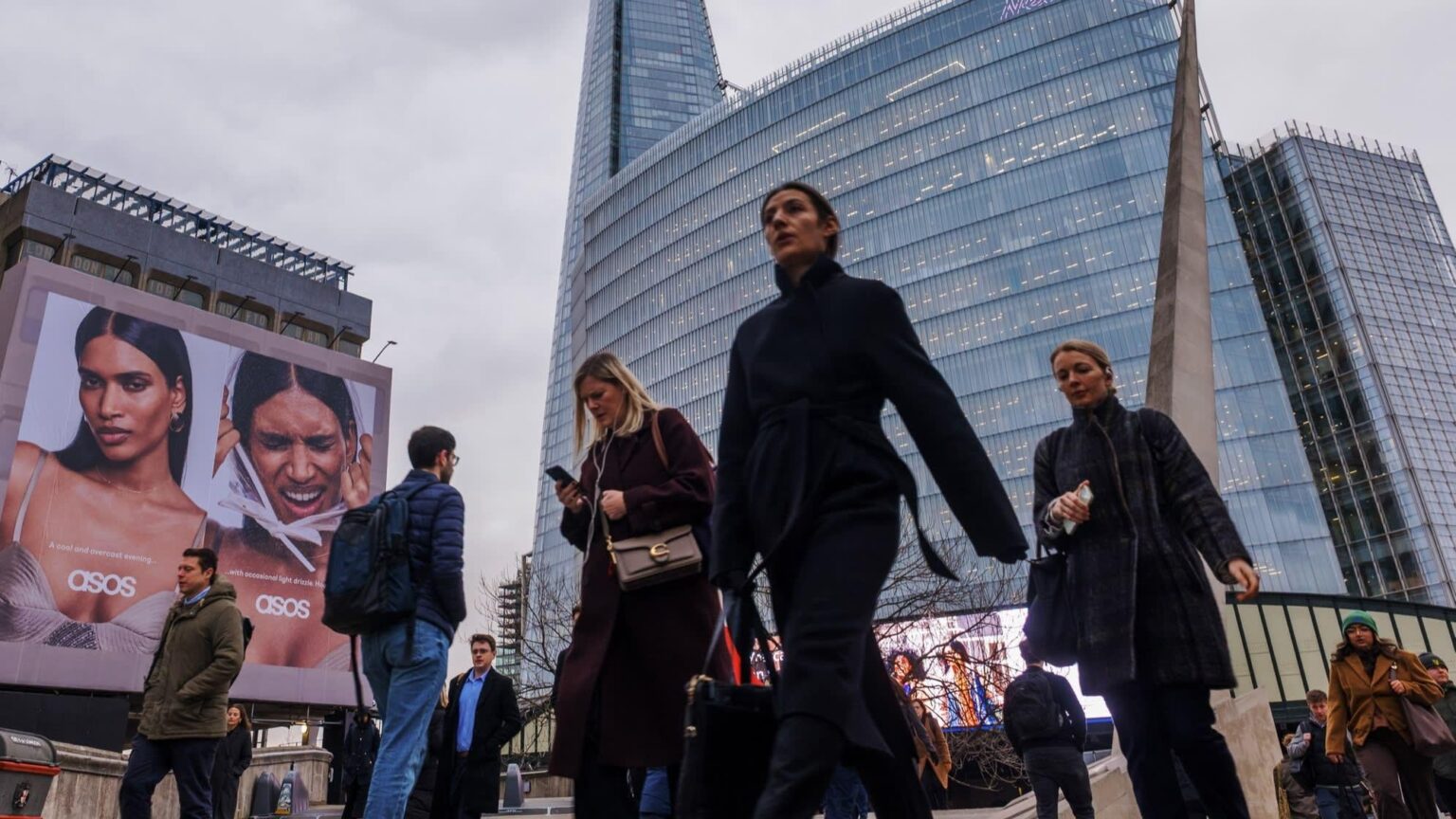 UK pension funds dump US equities on fears of AI bubble