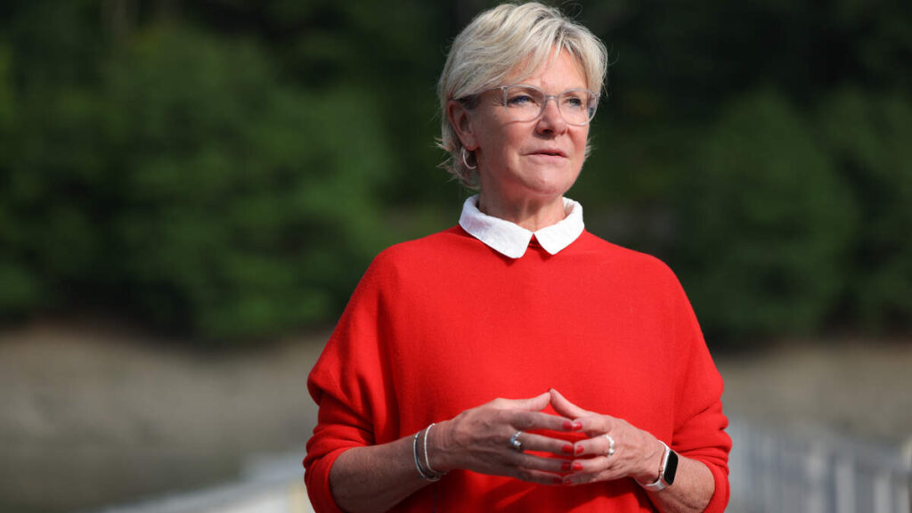 Martine Hansen (CSV) has been the new Minister of Sport since 11 December 2025.