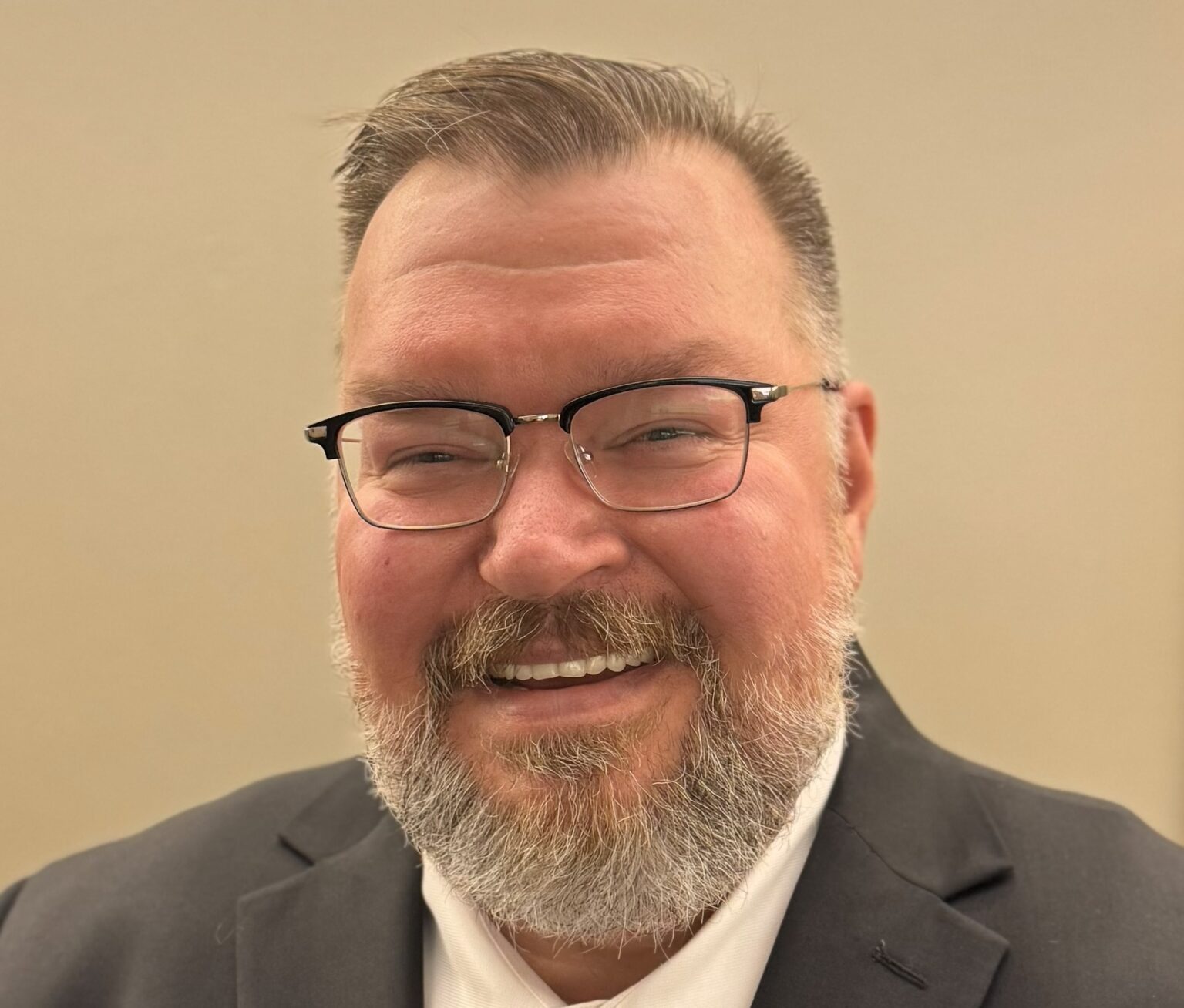 QHS graduate returns to school 22 years later and earns doctor of information technology degree – Muddy River News Mike Smith