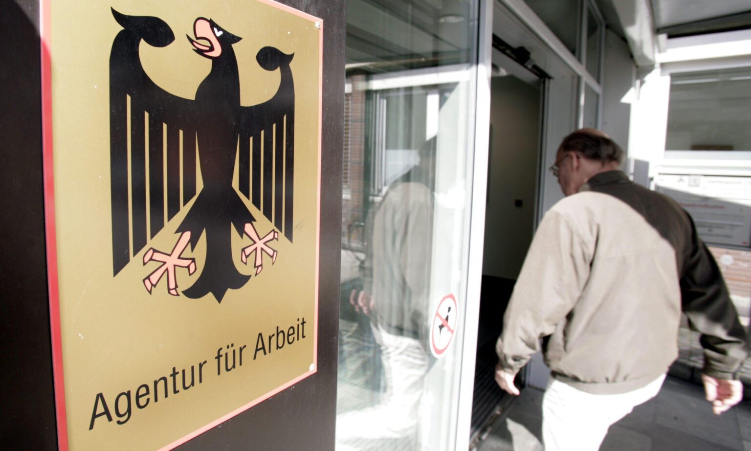 Germany: More than half of basic benefit recipients are not looking for work