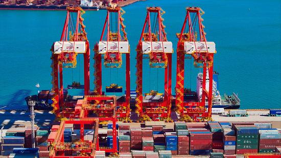 Manufacturing in China spurs global growth