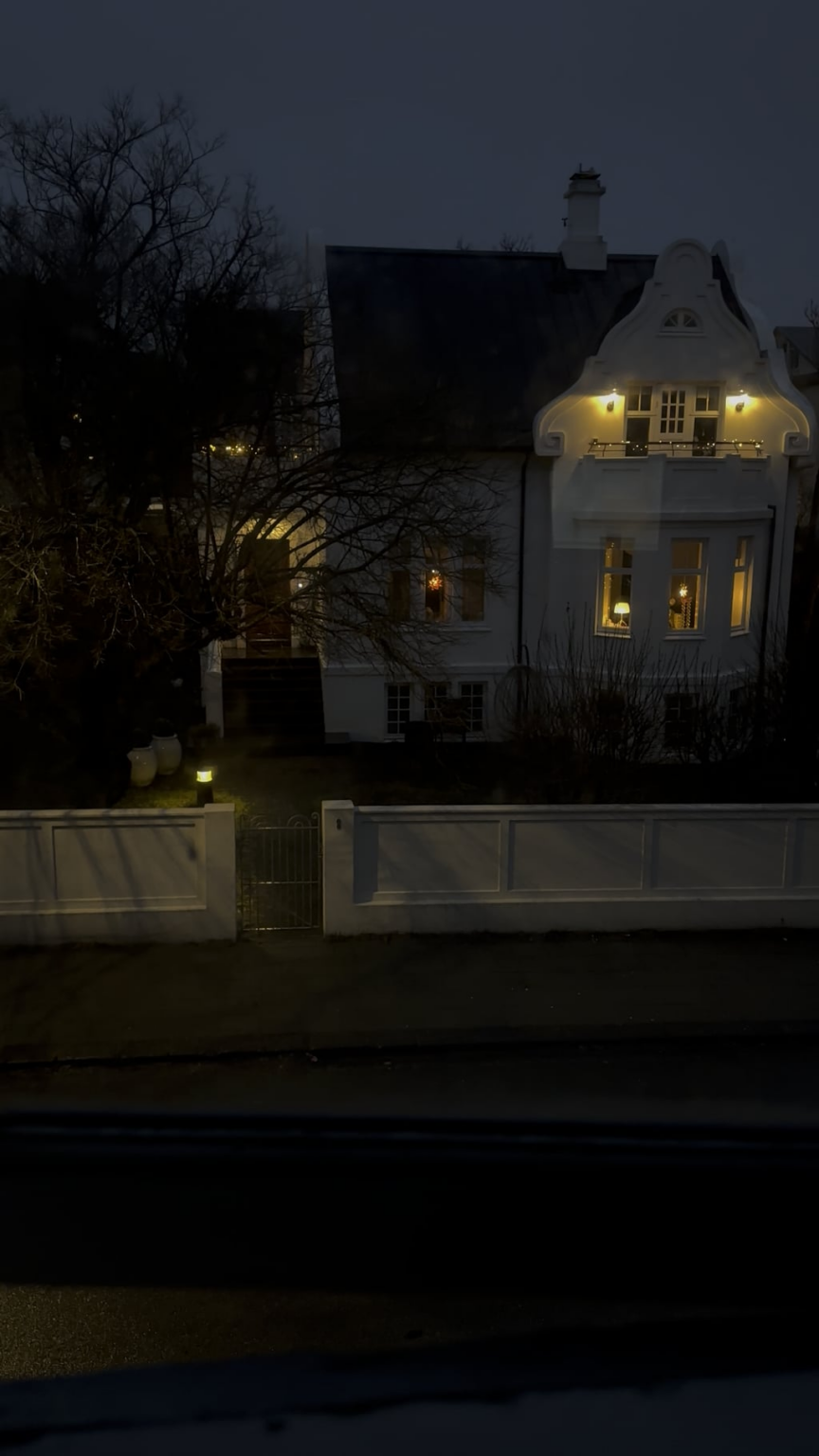 Need help identifying an Icelandic Christmas song.