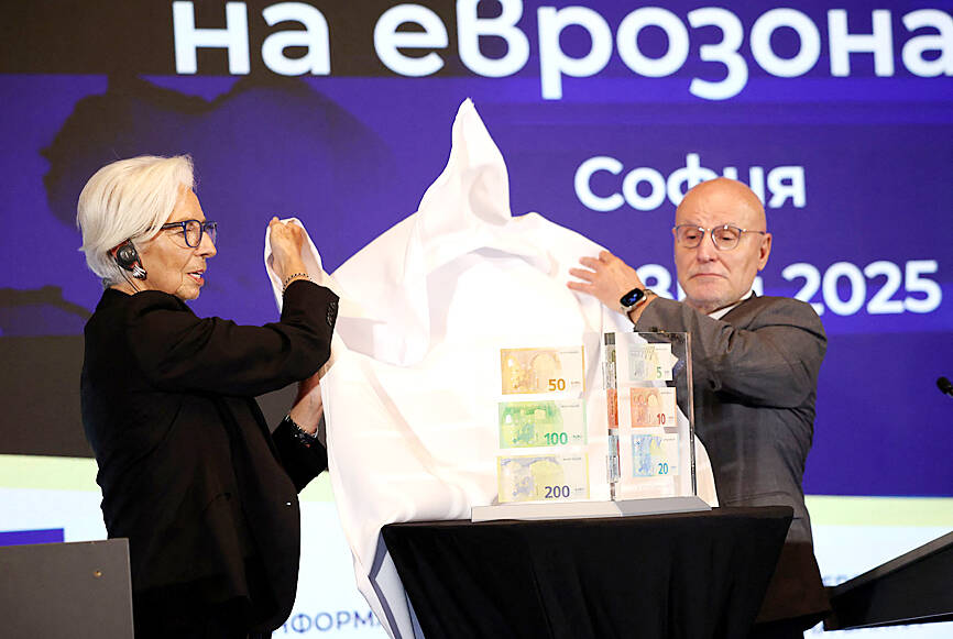 Bulgaria adopts euro as fear and uncertainty loom