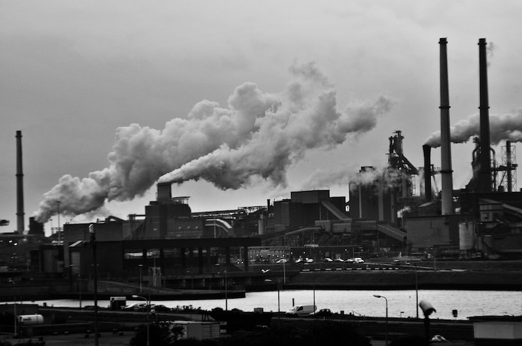 A view of the industrial area in Rotterdam with smoke emissions. (Photo by Pexels)