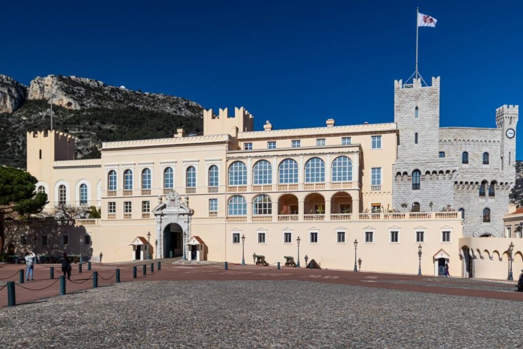 Princely Couple meets with Children and the Elderly during “Christmas Tour” Prince's Palace