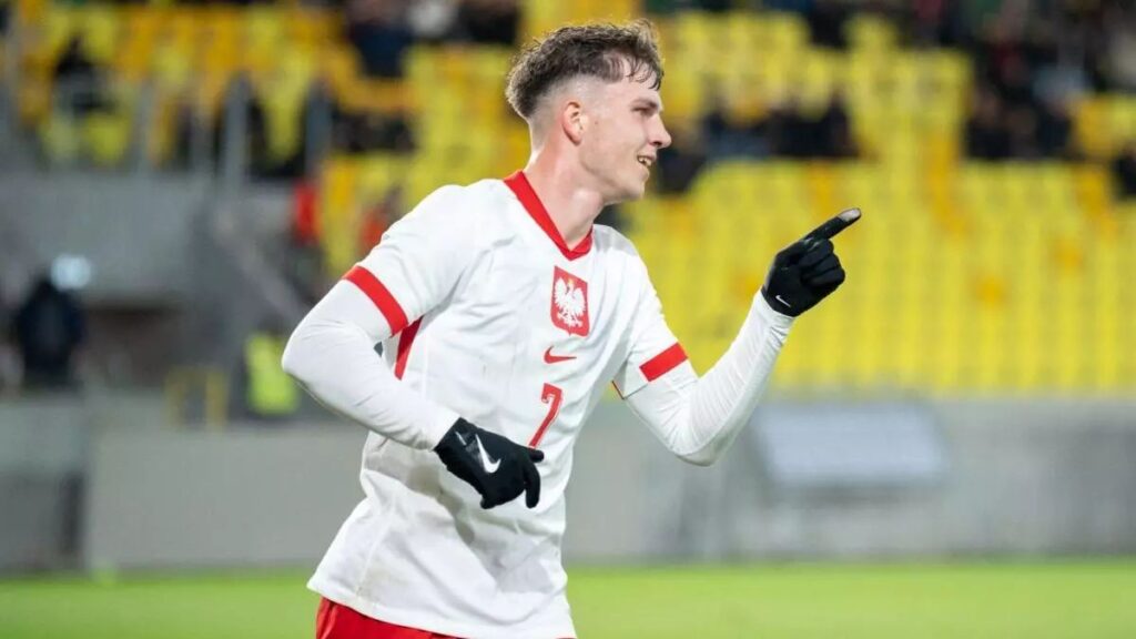 Barcelona send scout to watch teenage talent in Poland Barcelona send scout to watch teenage talent in Poland