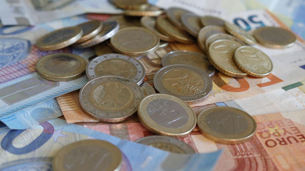 Collectively agreed wages again rose faster than prices this year by 5 percent