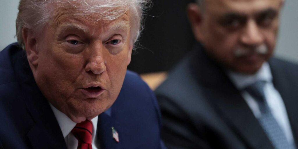 Trump warns Colombia’s president he’ll have “big problems” if he doesn’t “wise up”