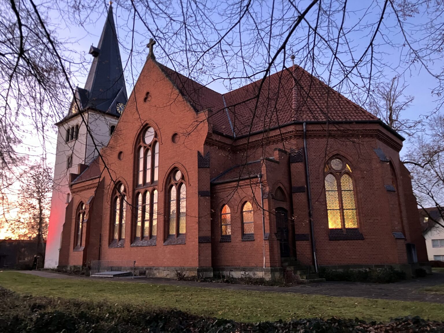 Americans in Germany Embrace a British Christmas Tradition