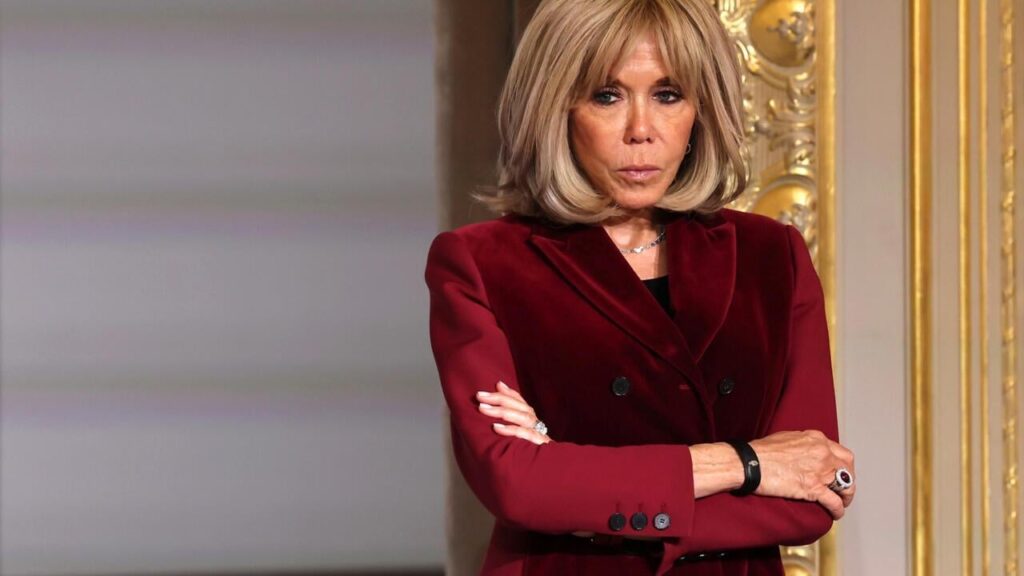 Brigitte Macron calls activists who interrupted an Ary Abittan show “dirty cunts”