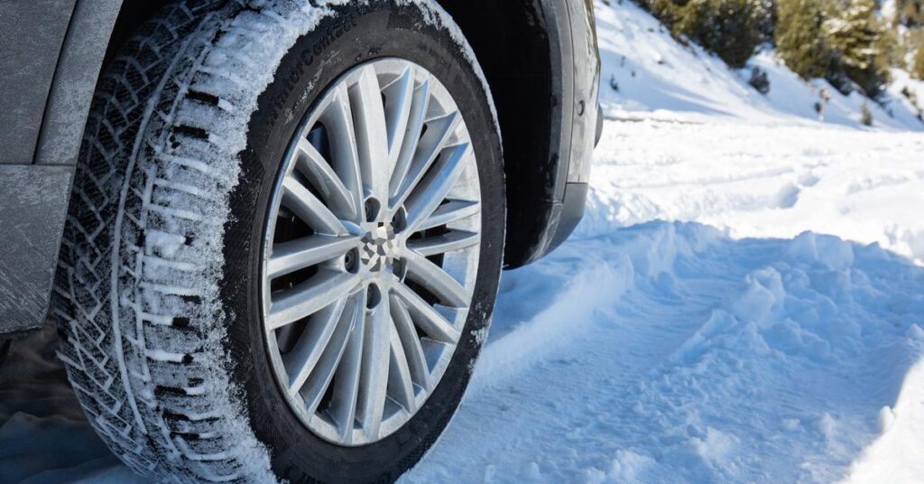 A Spanish driver suffers an accident due to snow in Andorra and receives a fine for driving without equipment