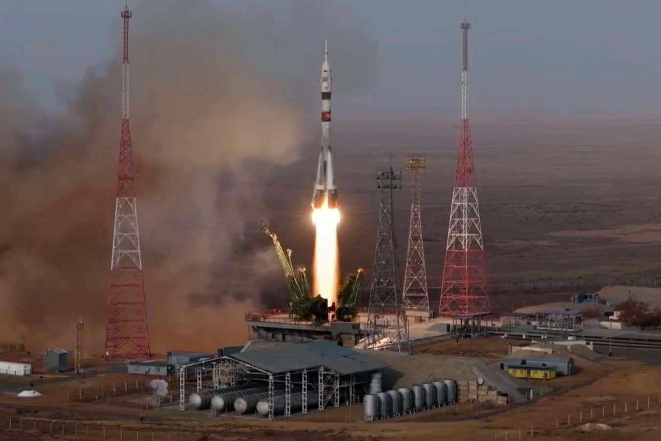 Soyuz-2.1 rocket booster with Soyuz MS-28 space ship