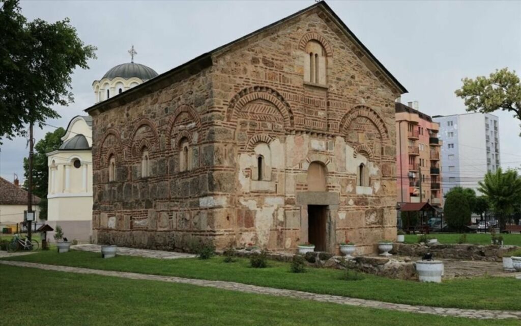 INTIMIDATION OF SERBS IN KOSOVO AND METOHIJA: Serbian Tricolor with Crosses Removed from Church in Lipljan!