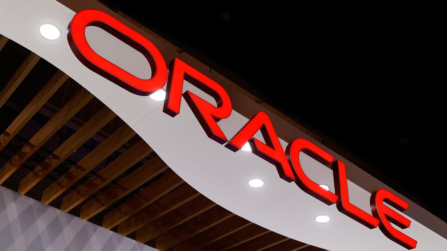 Oracle: Recent Stock Decline an Overreaction to Potential AI Risks