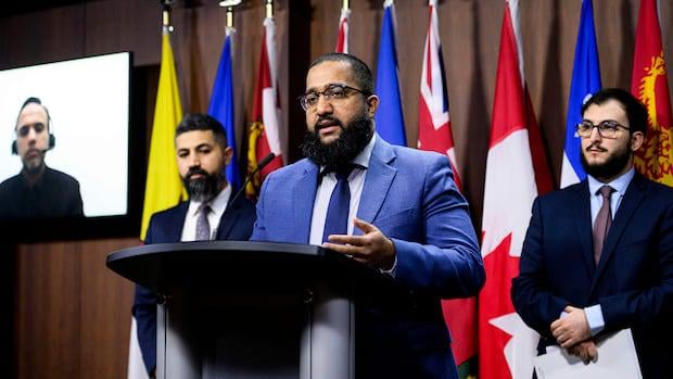 Organizers of West Bank delegation blocked by Israel call for steeper sanctions | CBC News