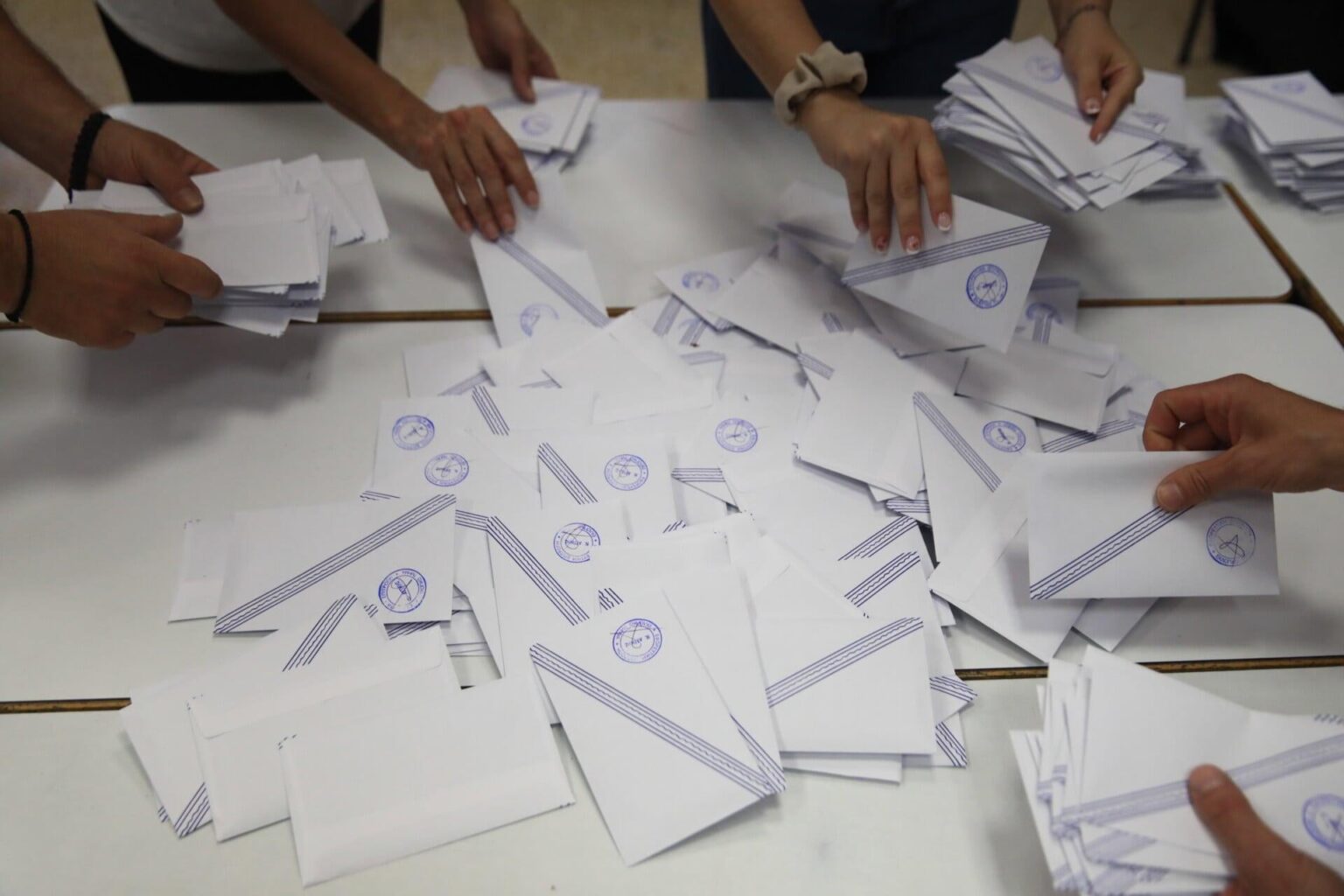 Metron Analysis poll: New Democracy at 21% - 62% want "political change" - How do they see the creation of new parties