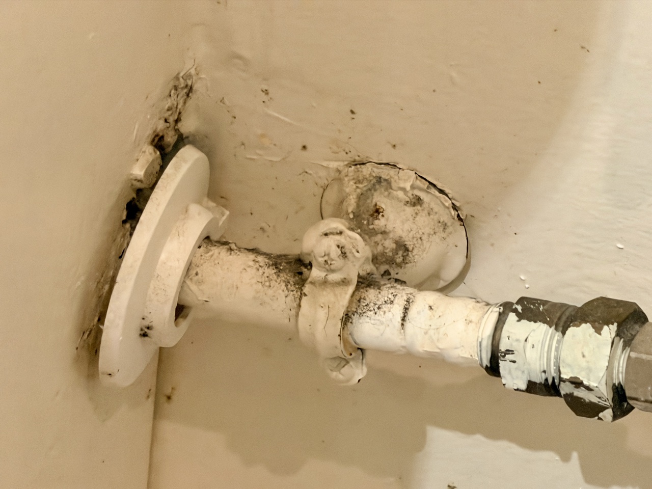 Two Star Hotel Cannes France - plumbing issues