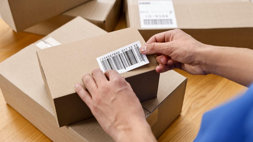 3 euro customs fee for a parcel from outside the EU. There is a decision in the EU regarding new regulations for parcels worth less than €150. The regulations will enter into force on July 1, 2026.