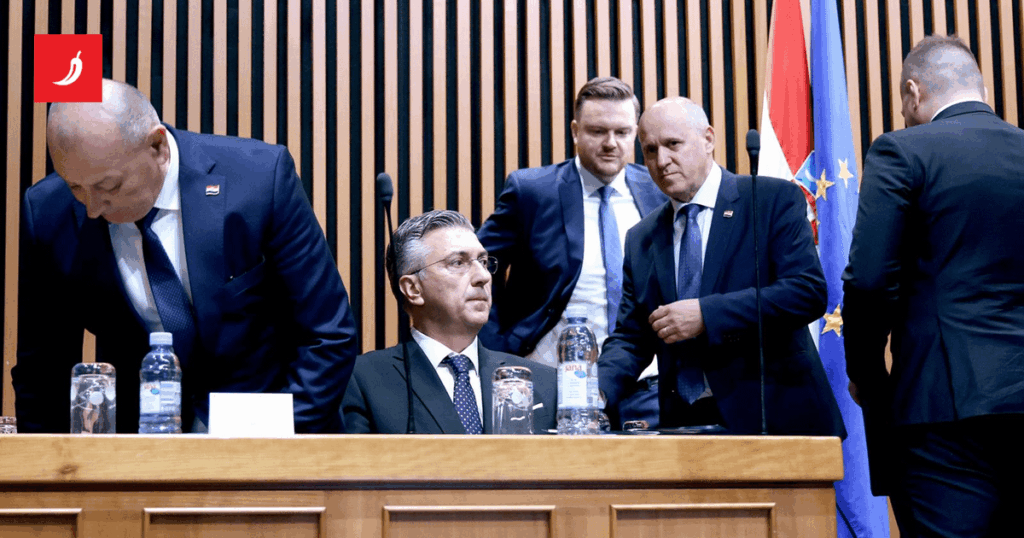 The government urgently passes a controversial law, the opposition fiercely called them out in the parliament