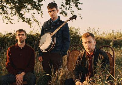 ‘Dreams really do come true’ – Irish band Kingfishr top the charts with Christmas number one song | Irish Independent