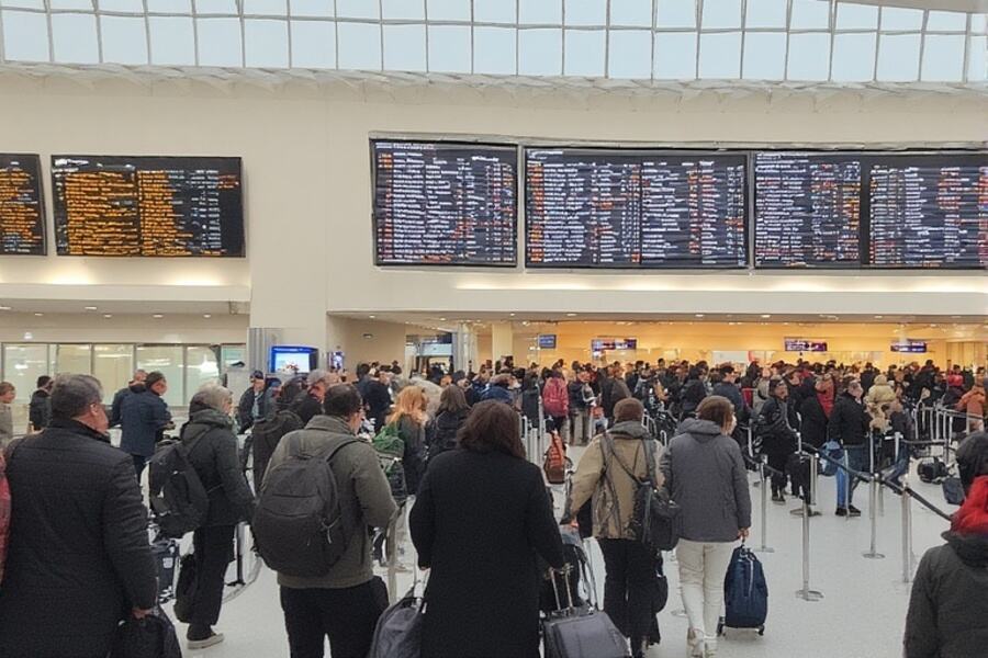 Thousands Of Passenger Stranded across Europe as Denmark, Ireland, Poland, Switzerland, Germany, and More Delays 1176 and cancelled 52 flights impacting SAS Link , Lufthansa, Finnair, easyJet, Swiss, and other airlines in Copenhagen, Heathrow, Dublin, Oslo, and Krakow