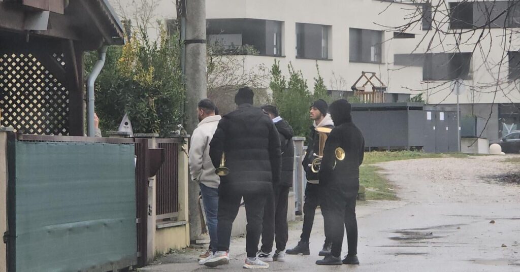 A tenant from Novi Zagreb called the police because of honking, people were entering their yards, we have a video: 'This is completely inappropriate'
