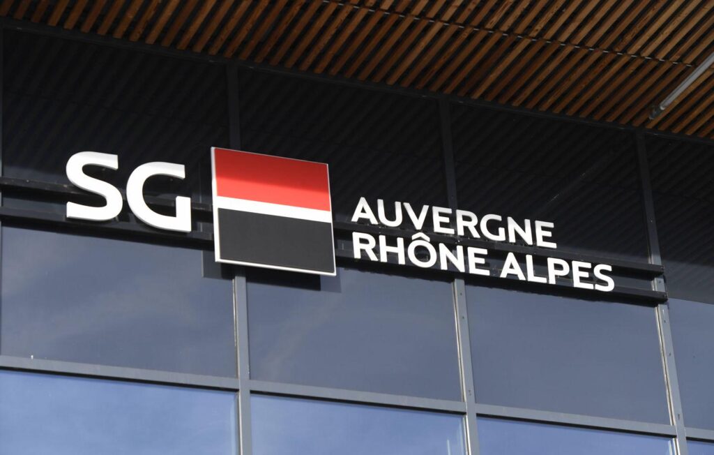 A Société Générale employee dismissed for denouncing a hiring questionnaire