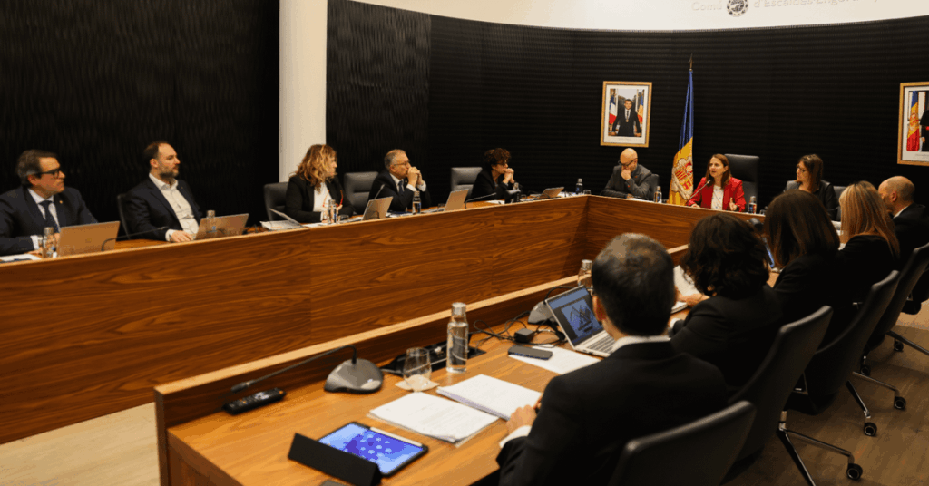 Gili defends himself by asserting that the new towers are the result of the "resounding failure of DA"